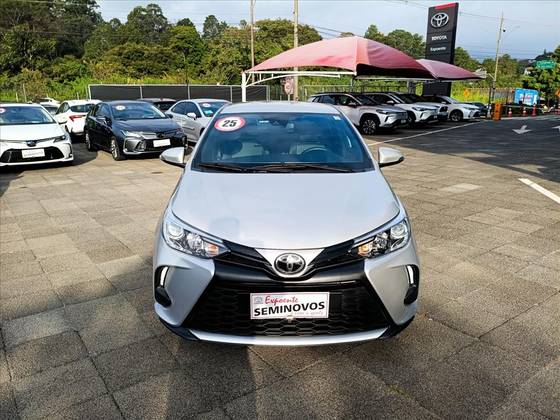 TOYOTA YARIS 1.5 16V FLEX XS MULTIDRIVE TOYOTA YARIS 1.5 16V FLEX XS MULTIDRIVE